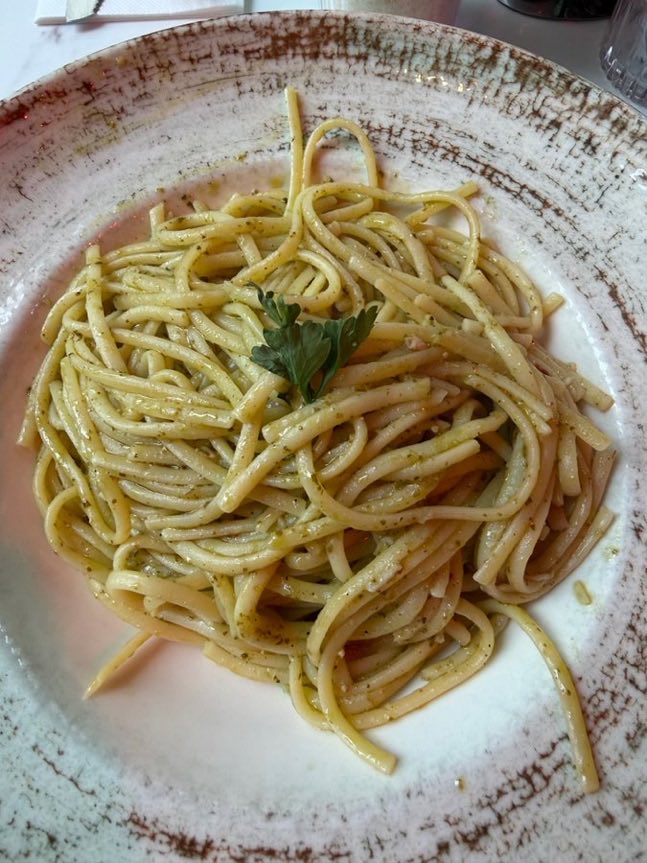 10uiyul's tweet photo. j-jadi makan Aglio Olio bersama ohyul, ini kalo urusan bm makanan emg harus bawa si ndul😭 https://t.co/KSD5op3Efm