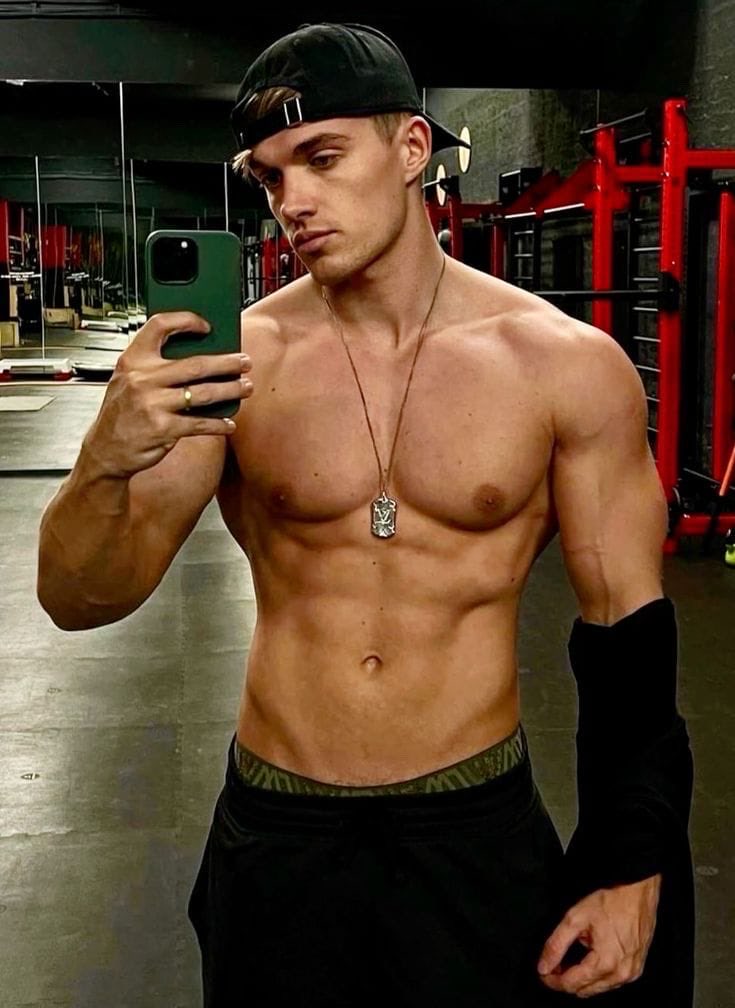 paul_cassiddyy's tweet photo. How do I look 💦🍆 https://t.co/AllT6YGpdP
