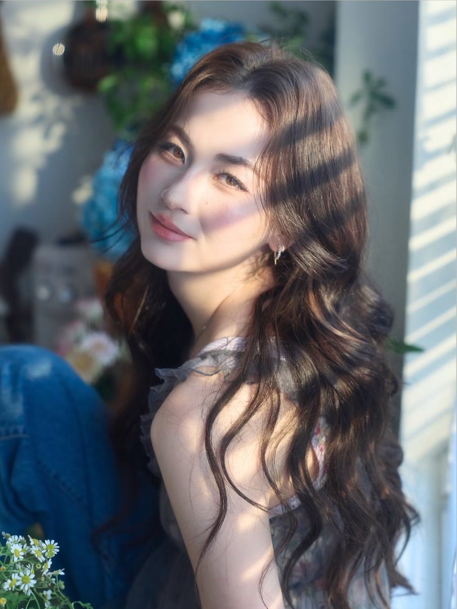 nanosworm's tweet photo. kyedae in china… oh she is genuinely the definition of ethereal. how can someone be THIS breathtaking? https://t.co/hWVNqT1dOT