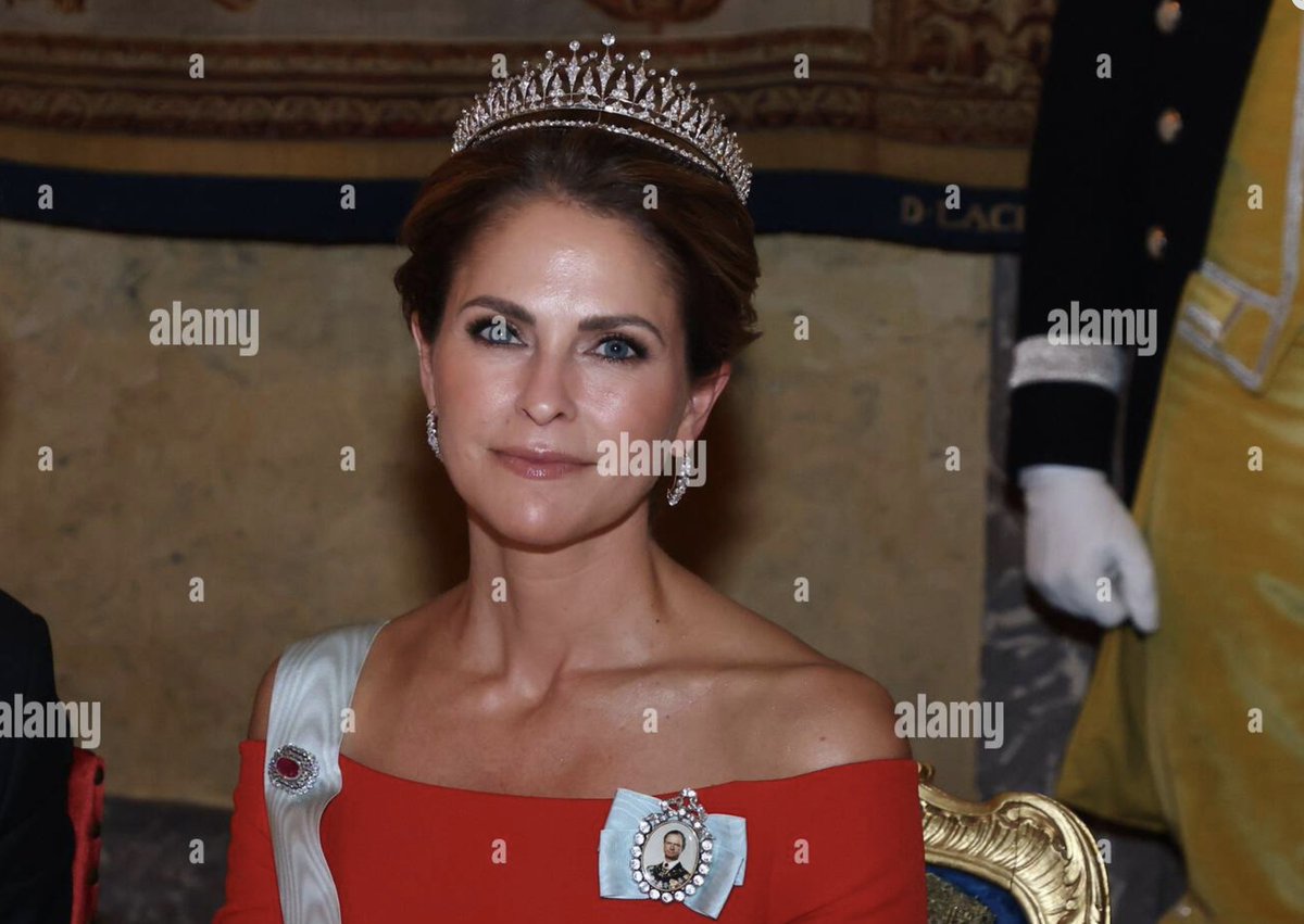 RNN_RoyalNews's tweet photo. Princess Madeleine of Sweden wore her Modern Fringe Tiara and also the Edward VII Ruby Tiara as a necklace. However, the necklace did have a bit of a disappearing act. She wore it for the greeting and into the dining room, as shown in the photo of her sitting with it on, viewed from behind. But when the camera moves around to the other side of the table, it's gone. It's an older piece, so I wonder if the clasp broke or something and they had to retire it for the evening.