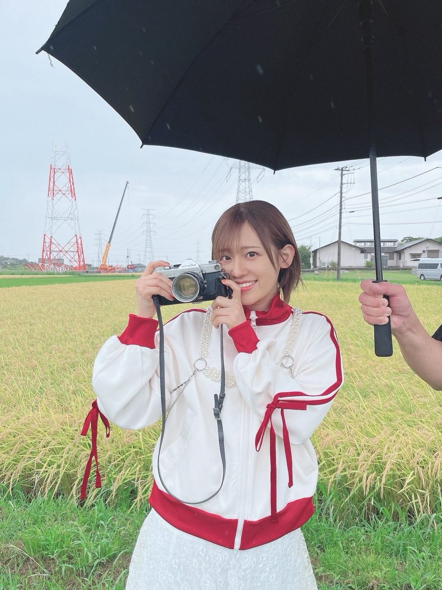 taka8rie_music's tweet photo. #高橋李依 #ハジマリノヒ MV10万回再生🎉

たくさんのコメントもありがとうございます！引き続き何度でもお楽しみいただけたら嬉しいです🔥
https://t.co/rS2yVBKIOK

撮影時のオフショットをお届け📸 https://t.co/J2HrQJgFST