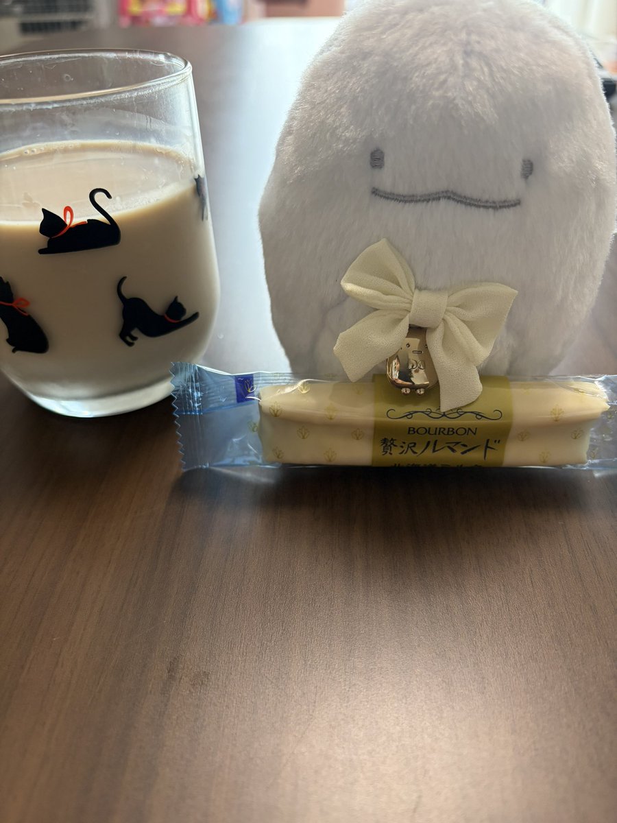 decezDxcbCZ2sAP's tweet photo. おはようございます🥱
早起きした朝。
昨日は1週間振りの仕事でした。
温かく迎えてくれて泣きそうに😢
今日も頑張ろう！
実家で食べたホワイトチョコのルマンドが美味しすぎた🤍🍫 https://t.co/Uaz7H1fl7W