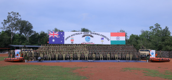 NewsStar69313's tweet photo. 5th Edition Of India-Australia Joint Military Exercise Austrahind Commences At Thiruvananthapuram.
#5th #Edition #India #Australia #Joint #Military #Exercise #Austrahind #Commences #Thiruvananthapuram #NewDelhi #Delhi
https://t.co/9CumicKer8... https://t.co/USaWKyn0c8