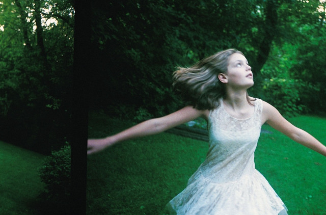 TheCinesthetic's tweet photo. The Virgin Suicides (1999) dir. Sofia Coppola https://t.co/GkC74SdUWj