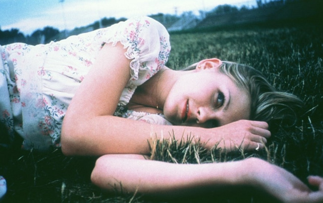 TheCinesthetic's tweet photo. The Virgin Suicides (1999) dir. Sofia Coppola https://t.co/GkC74SdUWj