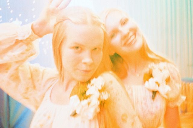 TheCinesthetic's tweet photo. The Virgin Suicides (1999) dir. Sofia Coppola https://t.co/GkC74SdUWj