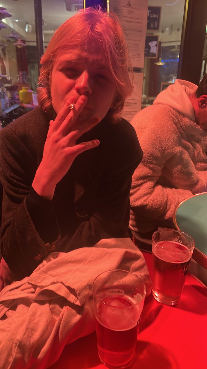 Cheesron's tweet photo. Il est au max de l’incivilité https://t.co/V2zCJZ0JpV