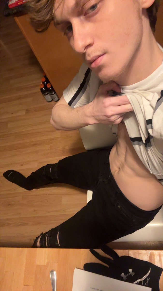 Alphabrayden167's tweet photo. I can just relax and make money while you losers continue to fund my life.

#findom #cashmaster #cashfag
#footmaster https://t.co/G4V7bU6pcO