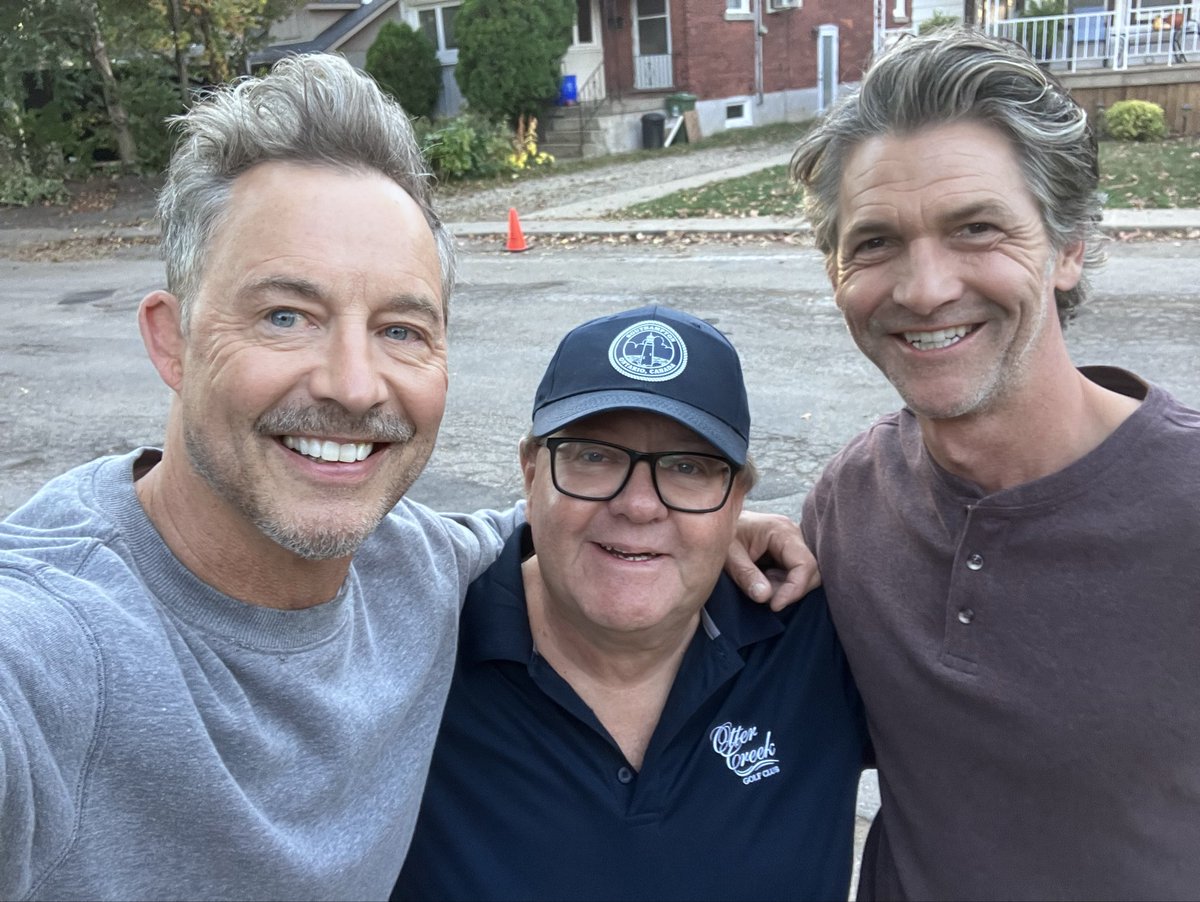 dandundas's tweet photo. #HamOnt Spec movie/Tv guy Dan Nolan (yours truly) meets actors Tom Cavanagh and Jefferson Brown on the set of ‘You’re Killing Me.’ The comedy mystery starring Brooke Shields was filming at a home in Dundas today. @TheSpec @TOFilming_EM https://t.co/GLfolenx3l