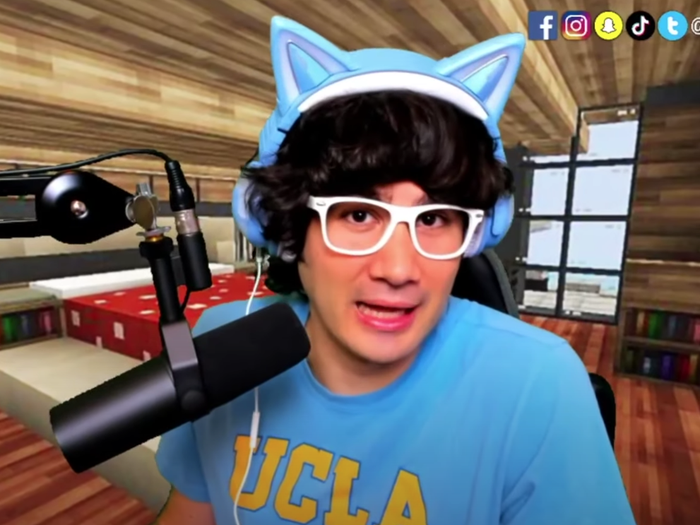 xpuppetstringsx's tweet photo. @defnoodlesreal @mikedippy You seemed happier and more yourself as a catboy in Minecraft. https://t.co/PrLQvX7dCR