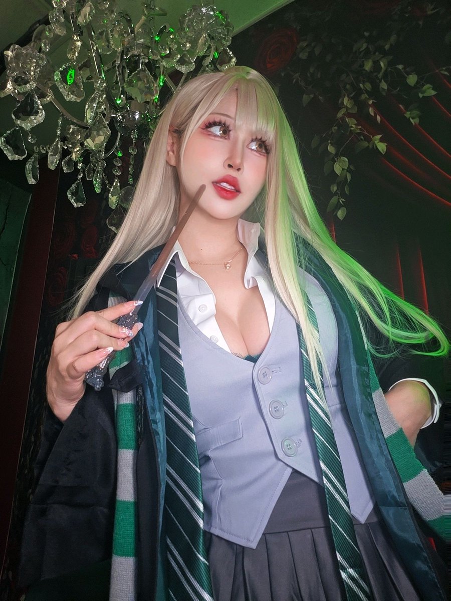 jennybellycos's tweet photo. My father will *definitely* hear about this.
Contacts are #mocoqueen
Use code JENNYBELLY for a discount!
#malfoid #slytherincosplay #dracomalfooy #genderbentcosplay #harrypottercosplay https://t.co/A7XX95Tyyt