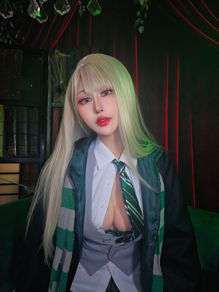 jennybellycos's tweet photo. My father will *definitely* hear about this.
Contacts are #mocoqueen
Use code JENNYBELLY for a discount!
#malfoid #slytherincosplay #dracomalfooy #genderbentcosplay #harrypottercosplay https://t.co/A7XX95Tyyt