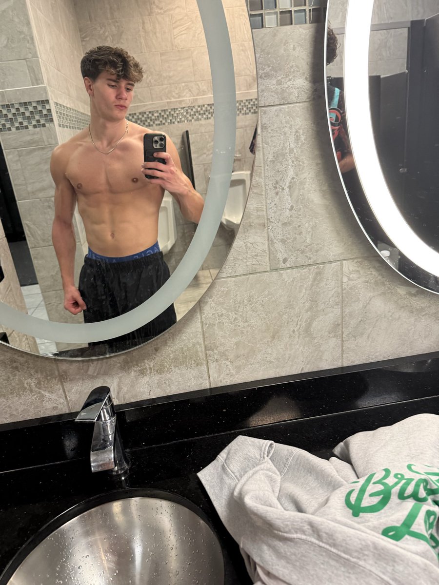 voidzel's tweet photo. Enjoy the view and leak your wallet https://t.co/D3LjnKE8uP