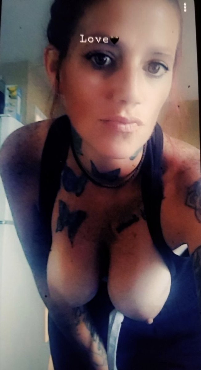 Mrsfuntimes1985's tweet photo. #boobs quicks flashing https://t.co/XHEfQBnlvx