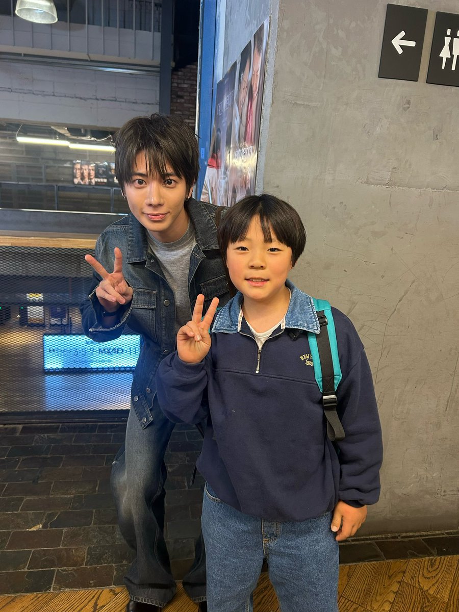 clovertyun's tweet photo. TAEHYUN PICTURE FROM THAT DAY HE ATTENDED THE MOVIE PREMIERE :( I MISSED HIS FACE https://t.co/DJbxIUdM6J