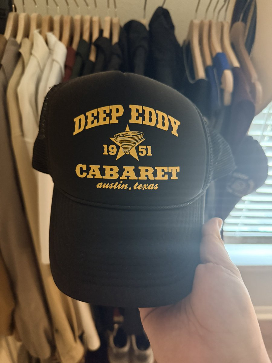 ActuallyBrandon's tweet photo. If we’re talking about YOU CAN SEE EVERYTHING hats - unfortunately Billy is wearing my absolute #1 favorite hat (black and yellow Deep Eddy Cabaret trucker) when we re-meet him on the gun range in Texas. https://t.co/61RpT74zqY