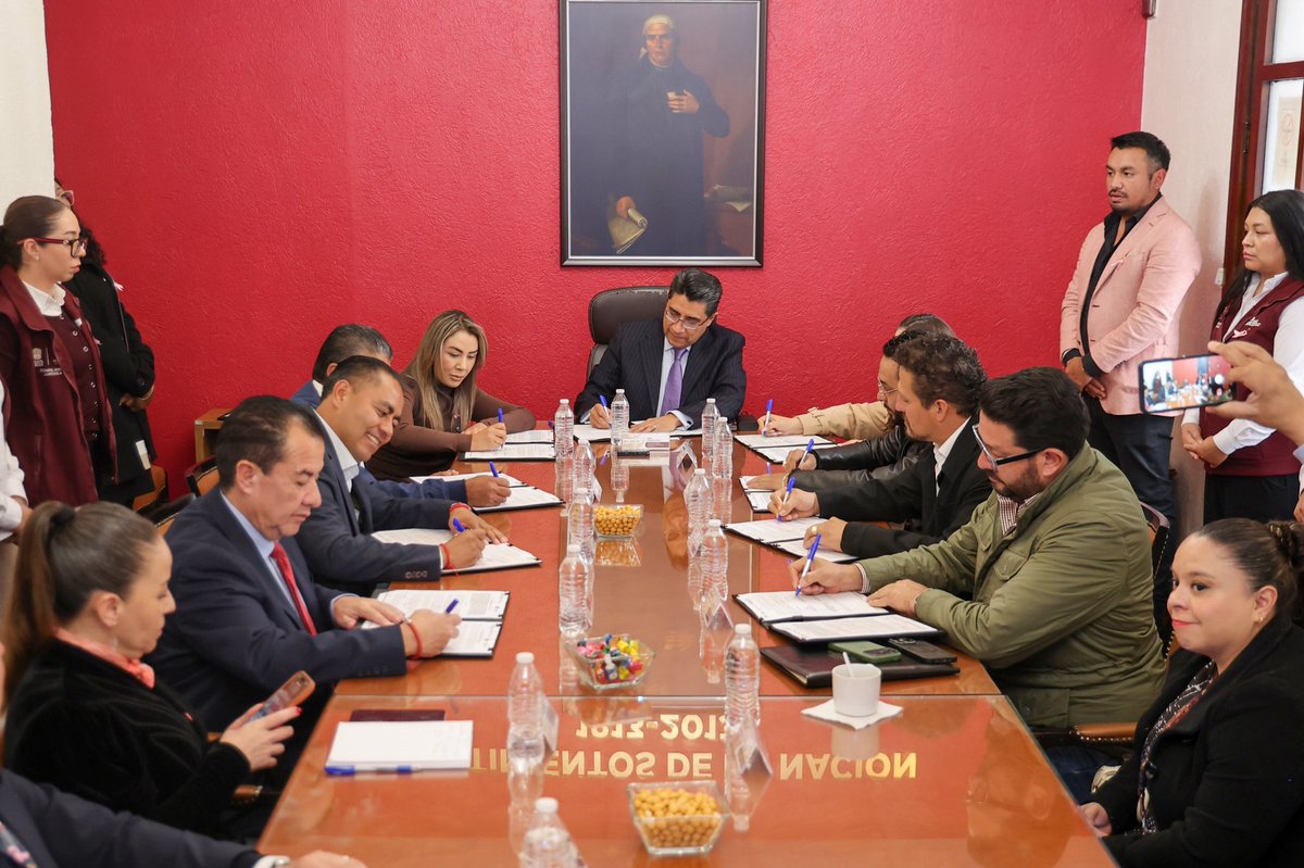 CJ_Edomex's tweet photo. Firmamos convenios con siete ayuntamientos para fortalecer las verificaciones administrativas y dar certeza a las personas propietarias de negocios y a quienes utilizan sus servicios. (1)

#ElPoderDeServir https://t.co/UEVT6BY2V2