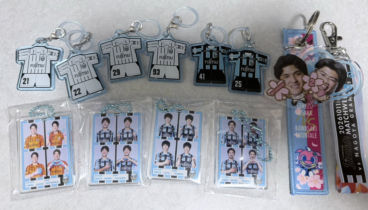 kuro_ss11's tweet photo. 交換、買取お願いします。

【譲】
めじるしチャーム1st 25*.41*
めじるしチャーム2nd 21.22.29*.93
証明写真風アクキー18.21.32.41*
10/11マッチデーPVC 20
10/17マッチデーフライトタグ2

【求】
めじるしチャーム2nd10
証明写真風アクキー10
定価
*は交換のみ
異種は差額精算

#ガチャフロ https://t.co/qkG2CWXPHI