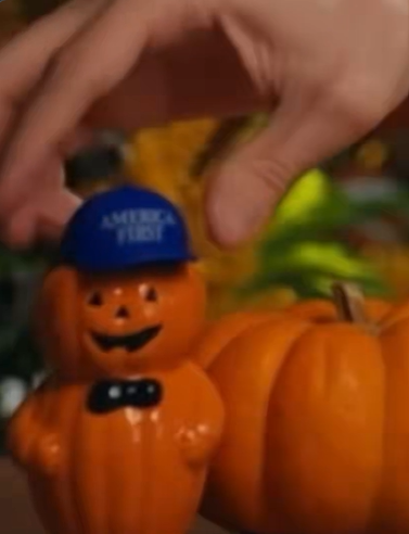 commonfoid's tweet photo. love when theres a little halloween guy https://t.co/giyqMiNvAi