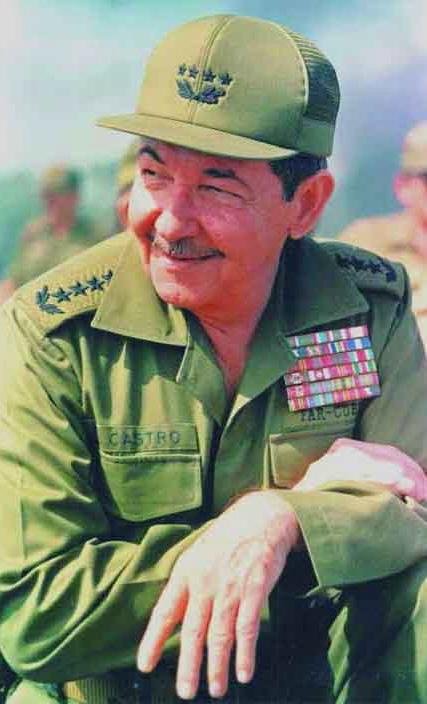 IzquierdoAlons1's tweet photo. Cualquier maniobra orquestada contra el General de Ejército Raúl Castro Ruz solo encontrará la más firme condena y el rechazo de un pueblo que lo admira y respeta, lo quiere y lo defiende.
#LaHabanaViveEnMí 
#RaúlEsRaúl https://t.co/UKH7b3pf1t