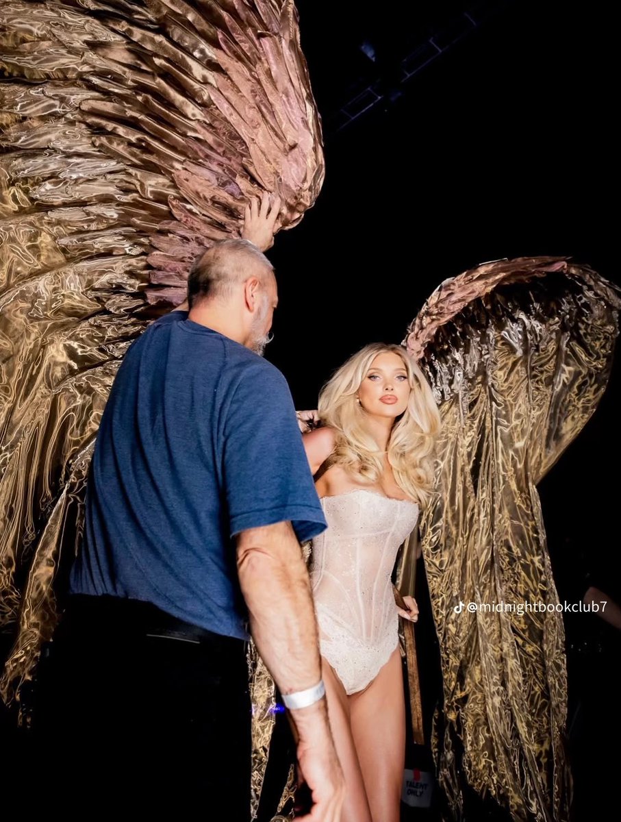 TeaOnTheGrid's tweet photo. Elsa Hosk wore the BIGGEST wings at the 2026 Victoria’s Secret Fashion Show just 3 months after giving birth to her second daughter, Flora Blue, on July 22 🪽🔥

She even joked about carrying those massive wings in heels after childbirth. The strength, the presence, THE SUPERMODEL ENERGY 😮‍💨

It was her first VS runway appearance since 2018, when she wore the iconic Fantasy Bra. From that legendary moment to returning with the biggest wings of the show — Elsa is THAT girl 😮‍💨✨

#VictoriasSecretFashionShow #elsahosk