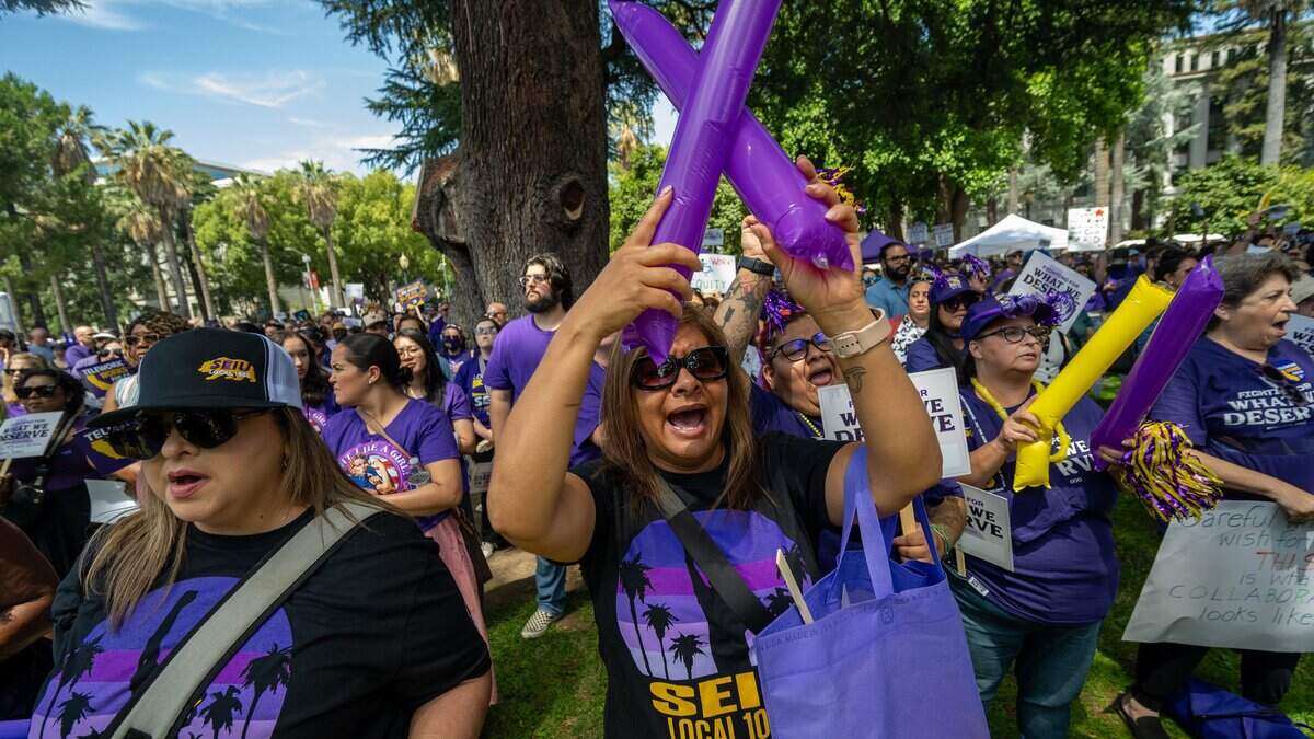 FightForAUnion's tweet photo. 100,000 California state workers just voted 96.2% to authorize a STRIKE!

They're demanding fair raises after the state rejected every union proposal. Pickets start Oct. 21 at 7 a.m.

Money. Power. Respect. https://t.co/lYcc6ZqYGG