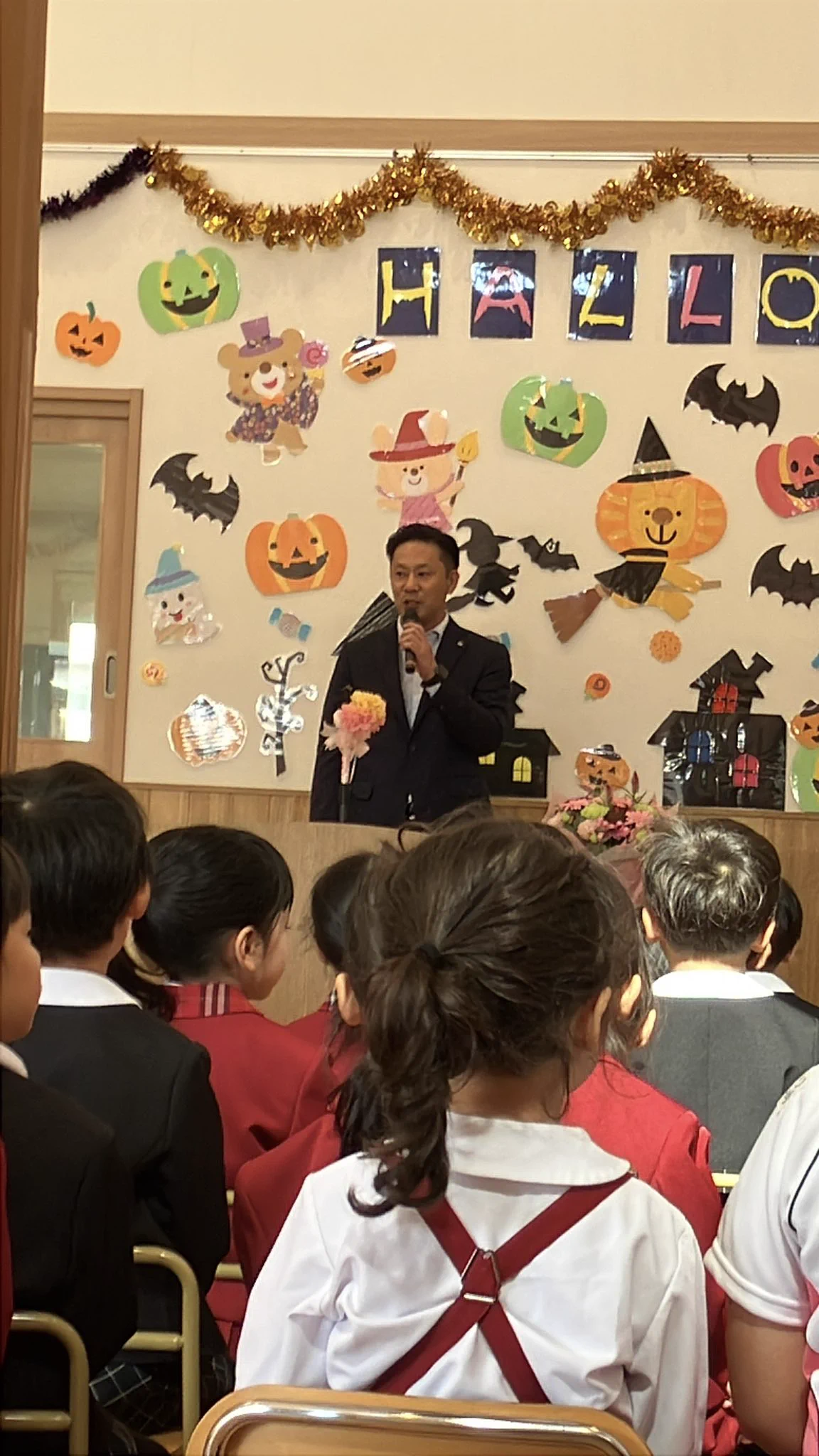 園児の皆さまにお話している社長です☺️✨

中の人は本日お休みです☺️