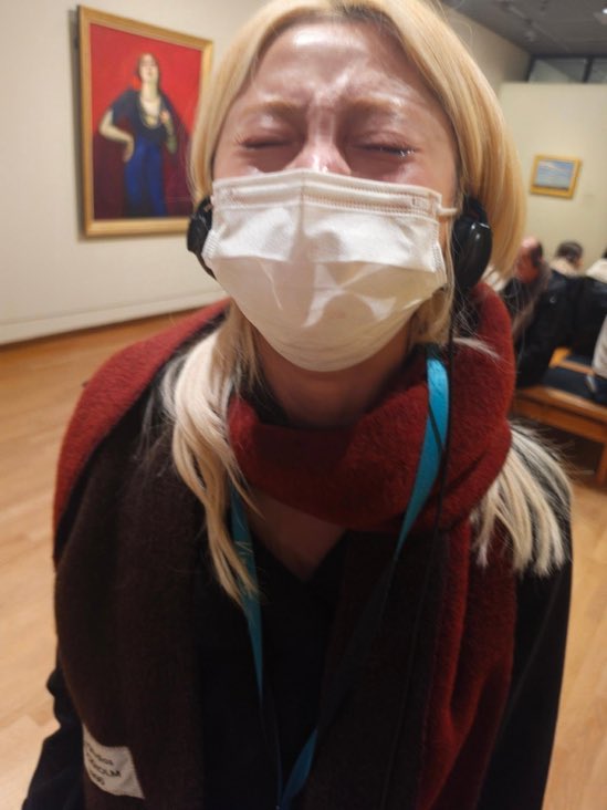 kkurazzang's tweet photo. when the 100% F girl takes her 100% T girlfriend out on a museum date https://t.co/iOsI2UarJF