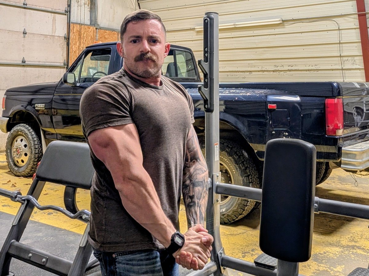 GunGnome's tweet photo. I saw a sign once outside of a gym that said "you don't have to be fat and ugly, you can just be ugly" and that really resonated with me. https://t.co/HttGRxTCFo