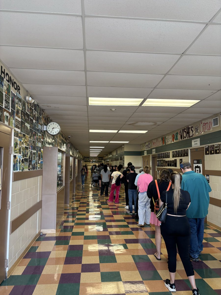 JA_Cook's tweet photo. @adamscochran Line started on the street here in South Austin.  They only have three workng voting machines.  This is the first time I have seen lines this long for early voting. https://t.co/6zEVORI9qF