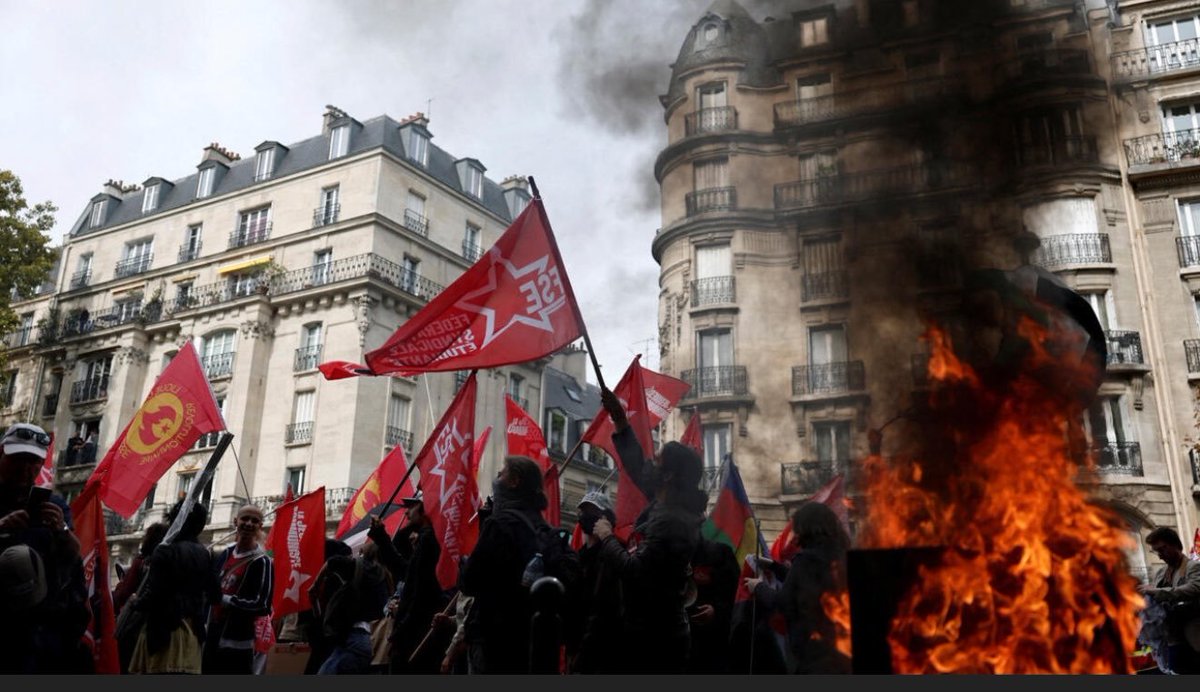 jdoedoe101101's tweet photo. Francia tiene salud pública gratuita, educación pública gratuita, semana laboral reducida de 35 horas, aborto, planes sociales para desempleo, ley de alquileres, preescolar gratuito y licencia maternal extendida, ley de paridad de género y ley de cupo trans, subsidios a la industria, al transporte, empresas de energía estatizadas, regulaciones e impuestos al carbón y las leyes ecologistas más duras del mundo. Tienen fronteras completamente abiertas, pagan reparaciones por haber colonizado otros países, y hasta viviendas gratuitas para inmigrantes.

Tienen todo lo que quiere la izquierda, y aún así los zurdos salen a las calles y prenden fuego TODO.

Los socialistas son insaciables. NO HAY QUE DARLES NUNA NI UN CENTÍMETRO.
