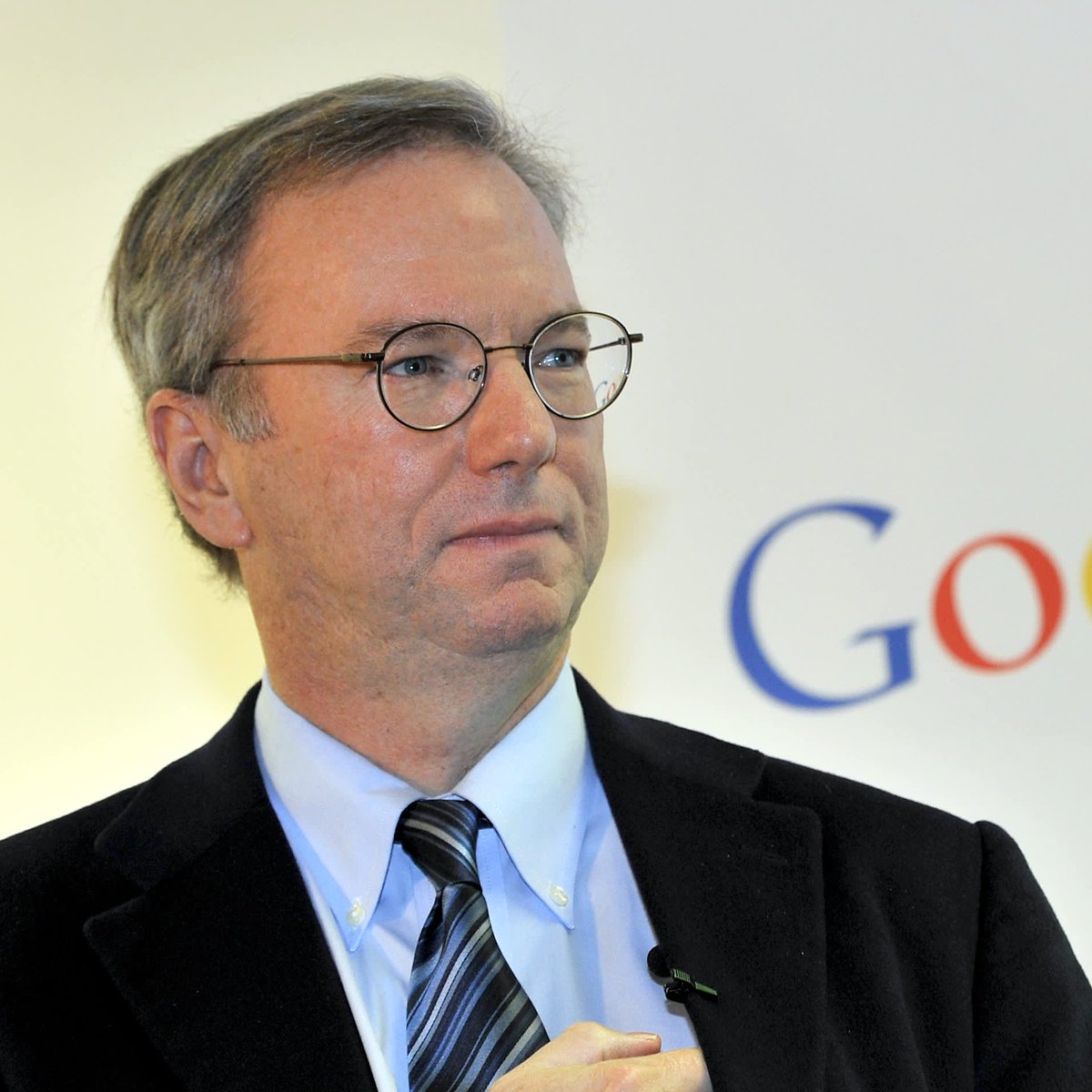 shortsqueeznews's tweet photo. BREAKING: Former Google CEO Eric Schmidt owns around 1% of Anthropic, setting him up for one of the largest individual windfalls in history when the company goes public.

Schmidt invested tens of millions of dollars in Anthropic’s Series A fundraising round in 2021. A 1% at a $2 trillion valuation would be $20 billion.