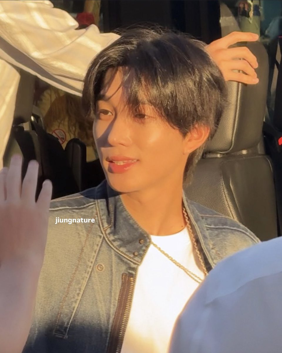 jiungnature's tweet photo. okayyy hashtag golden hour 
#P1HARMONY #THEO #테오 https://t.co/JmWWENizkH