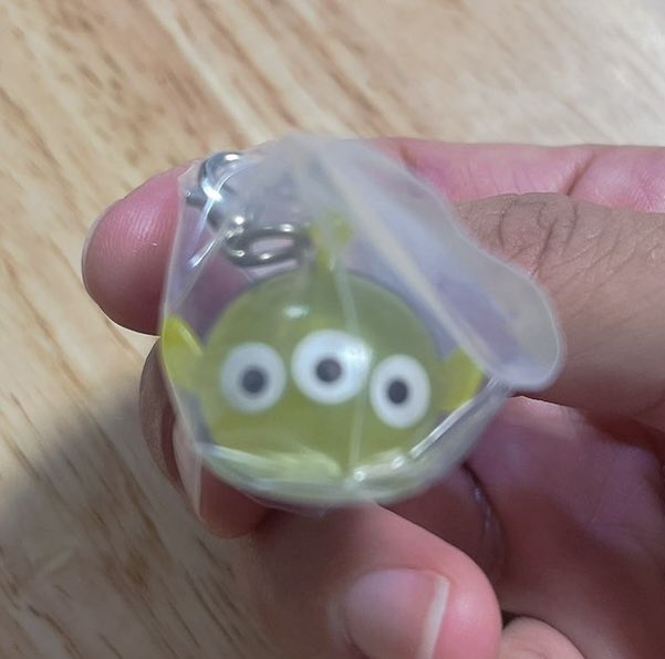 violet_hphp's tweet photo. ディズニー ツムツム めじるしアクセサリー 交換

譲)エイリアン
求)ロッツォ

条件良い方お気軽にお声掛けお願いします！ https://t.co/nqcpqEyFAr