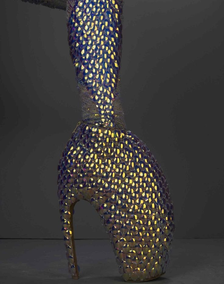 LaModeUnknown's tweet photo. The 'Armadillo' shoes by ✨️Alexander McQueen✨️ from Plato's Atlantis Spring/Summer 2010 collection.🪡

PS: imagine 'Bad Romance' playing while watching 

*walk walk fashion baby* https://t.co/CIbQAXtOMB