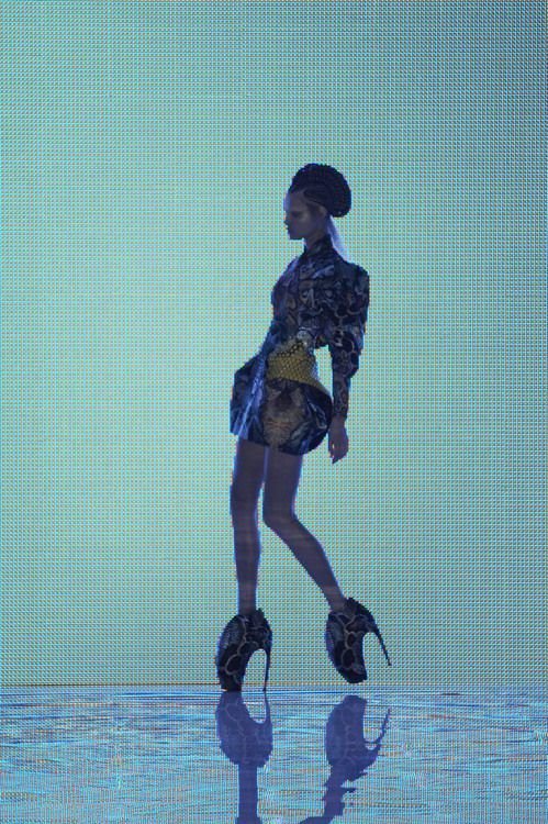 LaModeUnknown's tweet photo. The 'Armadillo' shoes by ✨️Alexander McQueen✨️ from Plato's Atlantis Spring/Summer 2010 collection.🪡

PS: imagine 'Bad Romance' playing while watching 

*walk walk fashion baby* https://t.co/CIbQAXtOMB