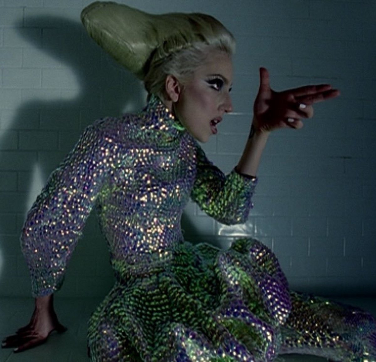 LaModeUnknown's tweet photo. The 'Armadillo' shoes by ✨️Alexander McQueen✨️ from Plato's Atlantis Spring/Summer 2010 collection.🪡

PS: imagine 'Bad Romance' playing while watching 

*walk walk fashion baby* https://t.co/CIbQAXtOMB