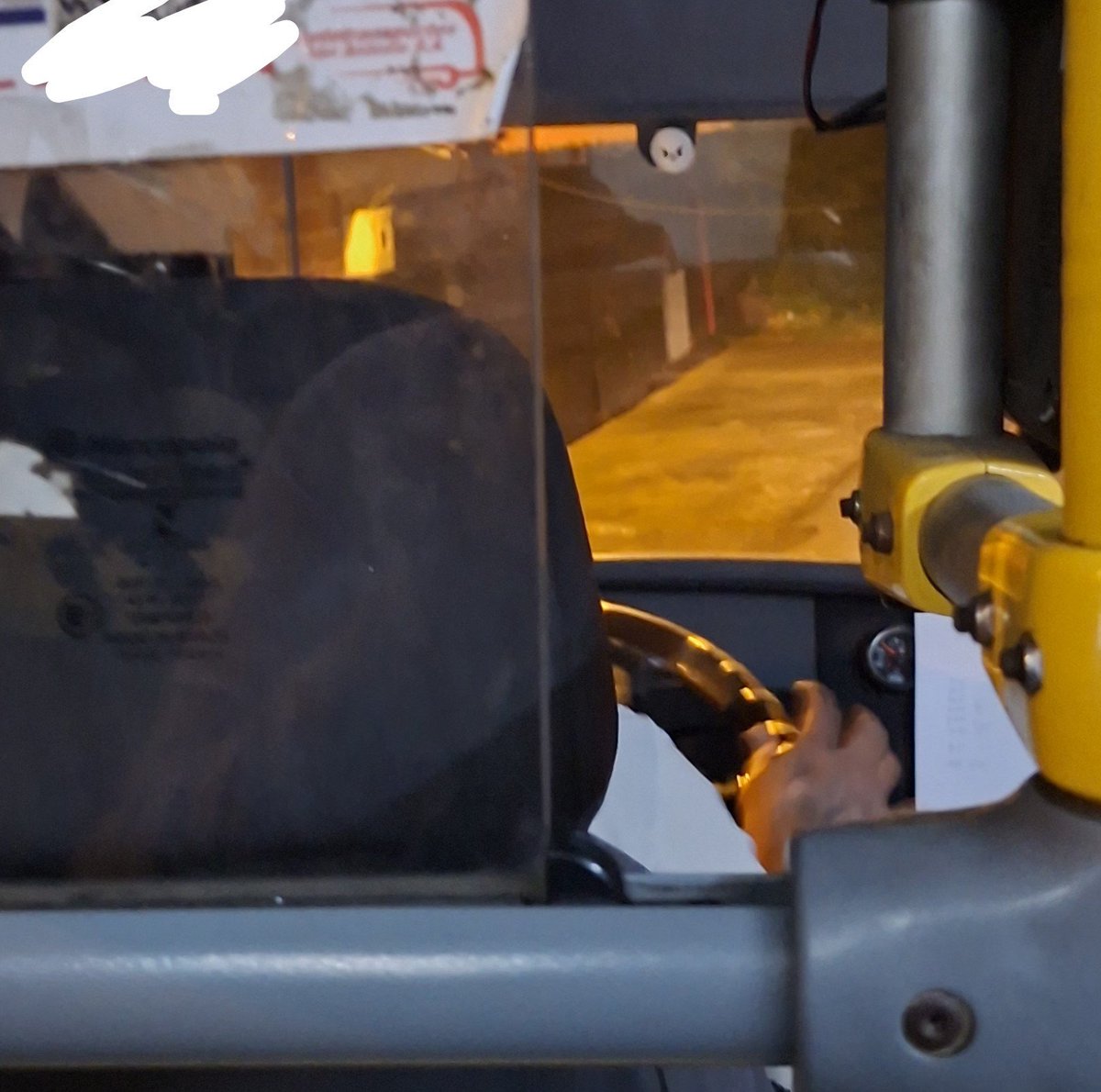 RACHANIL0G's tweet photo. LO QUE LLEVABA EL CHOFER DEL BUS ????? https://t.co/10WysCJ0Bn