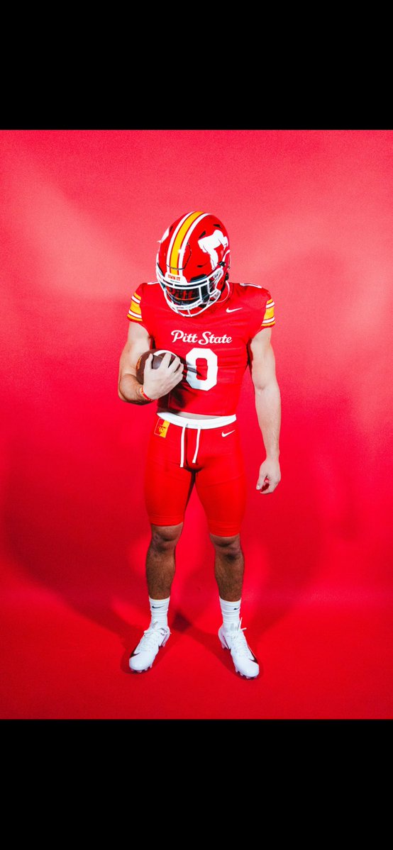 KadePratt_8's tweet photo. First I want to thank god and my family for helping me make this decision, and I am blessed to announce that I’ve committed to Pittsburgh state university! Go Gorillas 🟨🟥🦍@GorillasFB https://t.co/7pPCbJKh07