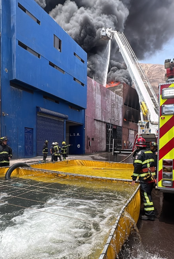 ElLongino's tweet photo. Incendios en Zofri: la alta combustión de las mercancías convierte cada emergencia en una amenaza de grandes proporciones https://t.co/kSu9gCuLjf 
Visite https://t.co/EsH7CuoXwF
#Iquique #AltoHospicio #Tarapaca #Chile https://t.co/Ou1CrrenJl