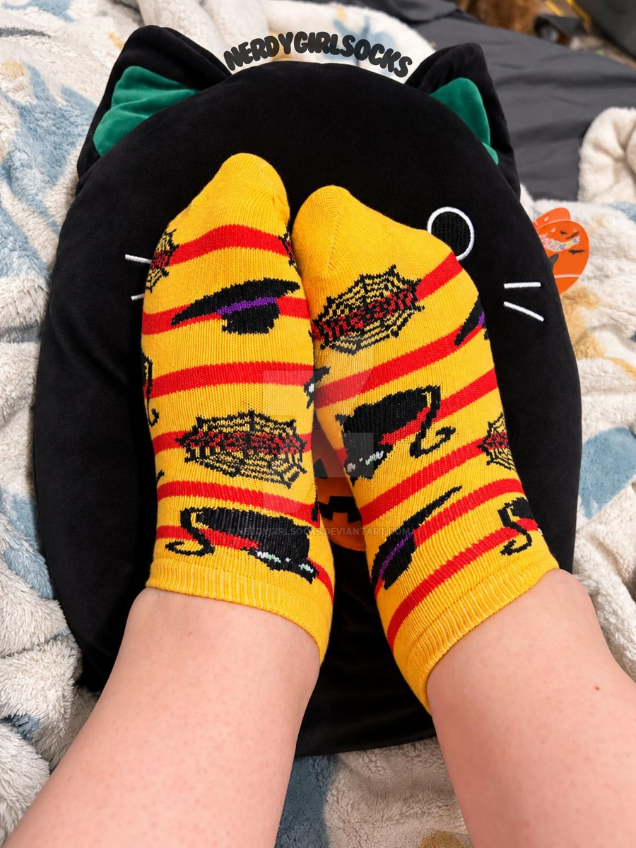 NerdyGirlSocks's tweet photo. Sorry didn't post this weekend! I was surprised with a birthday getaway!๐ I'm back & excited to share some new content!
Tonight kicks off my #13NightsofHalloween #Socktober!๐๐ป
Also a friend is getting into modeling! Would you guys like to see us do collab?๐๐
#feet #socks https://t.co/6ZcjbtOPu2