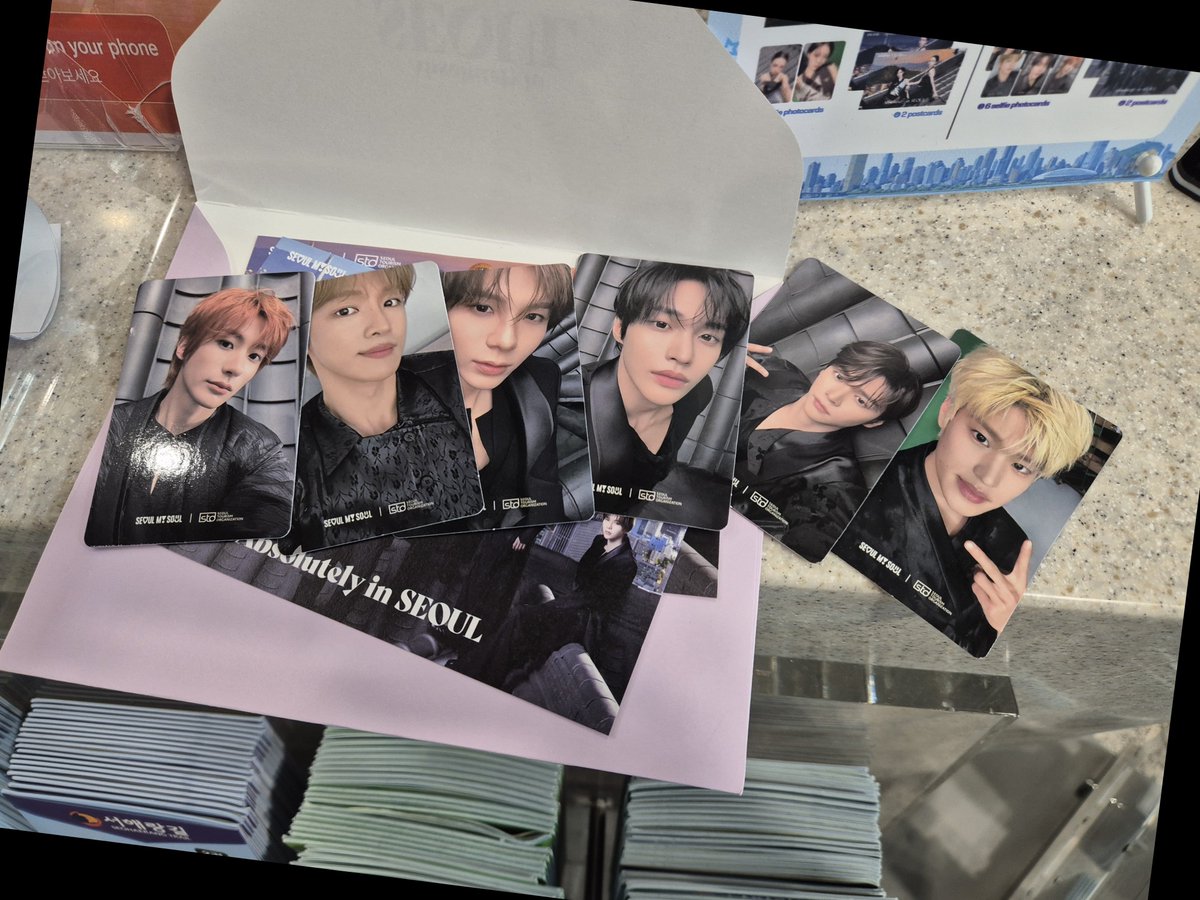 dami11_25's tweet photo. 비짓서울 라이즈 받아옴... 🥺🧡

인천공항 지금 기준으로 아직 라이즈 세트 여유 있다고 하셨습니다!
가면 인스타, 유튜브 팔로 및 구독 여부 확인하시니까 미리 하고 가세요! https://t.co/N6xFdU1gP1