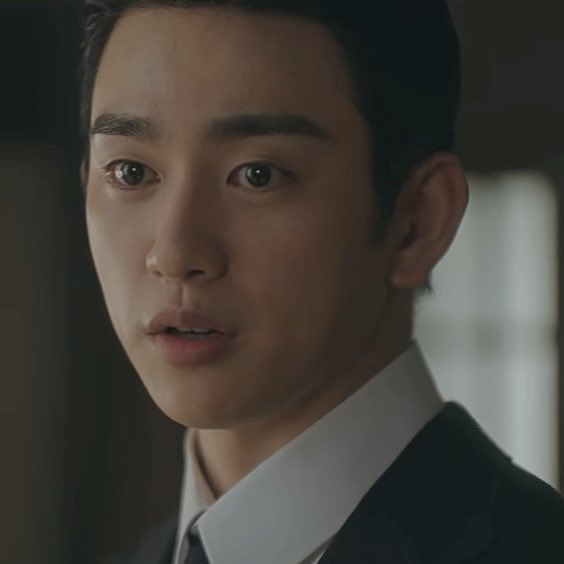 got7oo's tweet photo. A journalist singles out Jinyoung as the standout in Episode 4, and adds lovely praise for his acting~~ 🍑✨

“Jinyoung’s gaze, which began with suspicion and developed into concern and jealousy, was the ‘key changer’ that instantly transformed the espionage drama into romance.”

“Park Jinyoung has really beautiful eyes. To be precise, he’s an actor who knows how to convey emotions through his eyes. Even without lengthy dialogue, he can express a character’s circumstances and complex emotions through a single look.”

Drawing parallels with his portrayal of Yoo Babi in “Yumi’s Cells 2”, she recalls:

“Although he made the fatal mistake of briefly wavering towards a female intern at his company, he remained an unforgettable man to fans of ‘Yumi’s Cells’ solely because of his ‘criminally captivating gaze’. Now, it looks as though Park Jinyoung is about to add another ‘offence’ to his record through this production.”

“Although he is said to have been the last to be cast in ‘100 Days of Deception’, judging by his performance so far, his casting could truly be called a masterstroke.”

“On top of that, Jinyoung’s skilful yet sexy command of three languages – English, Korean and Japanese – is another point to watch. Now that he has added intellectual charm to his romantic gaze, the rising ratings of ‘100 Days of Deception’ are expected to gain even more momentum.”

🔗 https://t.co/1L6ZcuWbzP
#100DaysofDeception #100일의거짓말
#진영 #박진영 #GOT7 @JINYOUNG