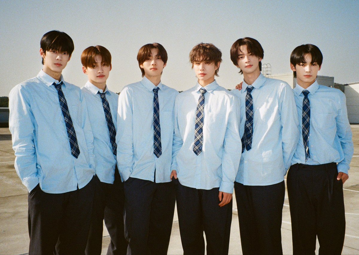 yxnzzx's tweet photo. 멜론 일간 차트 994일 연속 진입한 첫 만남,,,
11시에 집 나갔는데 기특하게도 
12시에 다시 들어와줌🥺
제발 나가지 말고 버텨줬으면••• 스밍하자 스밍 https://t.co/EwV5n01sn2