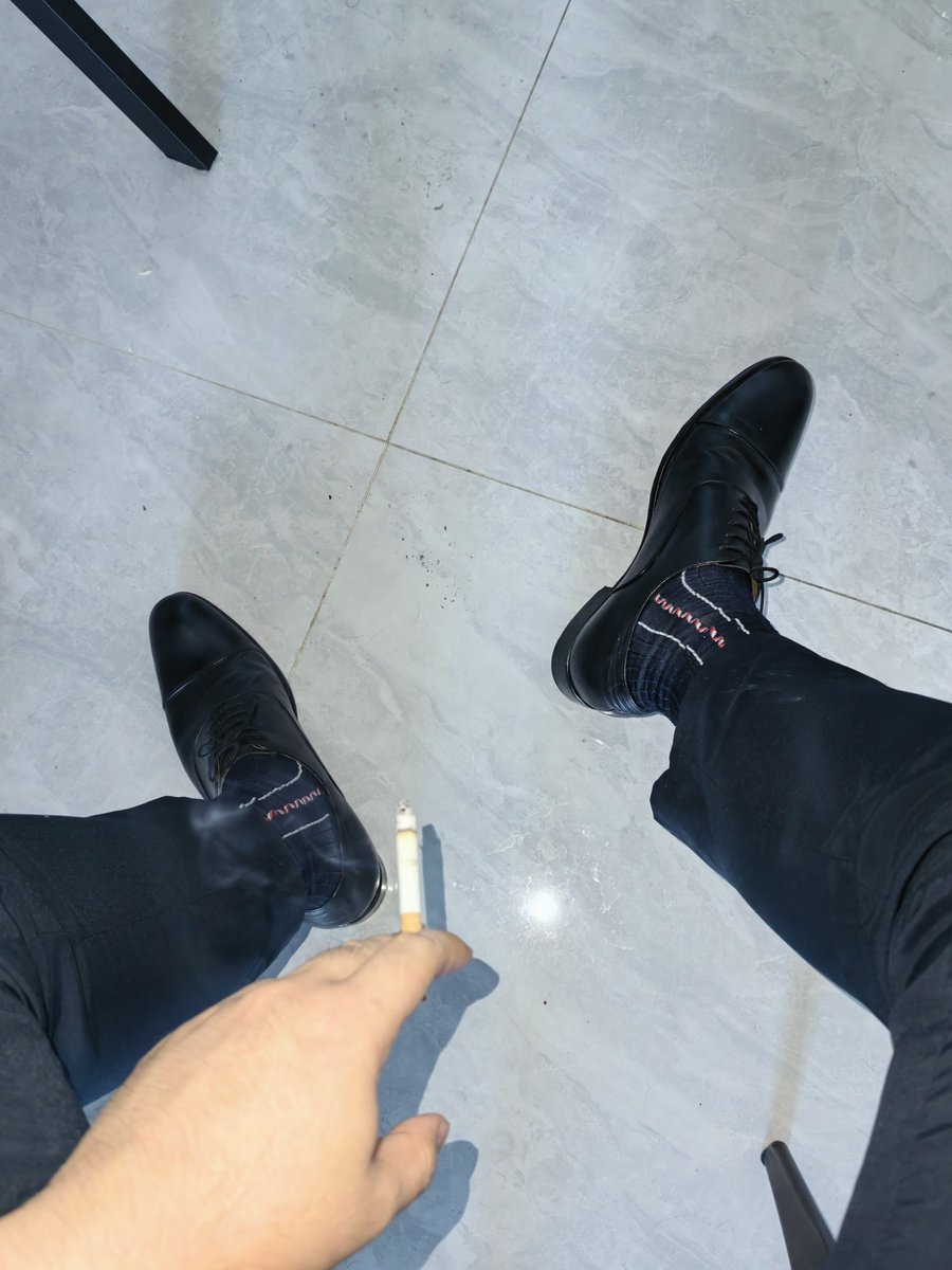 SCOTTSS3344's tweet photo. 深蓝色的这款锦纶丝袜好丝滑 好舒服 喜欢爹的皮鞋丝袜吗 #锦纶 #皮鞋丝袜 #chudai https://t.co/FlBQXx95q3