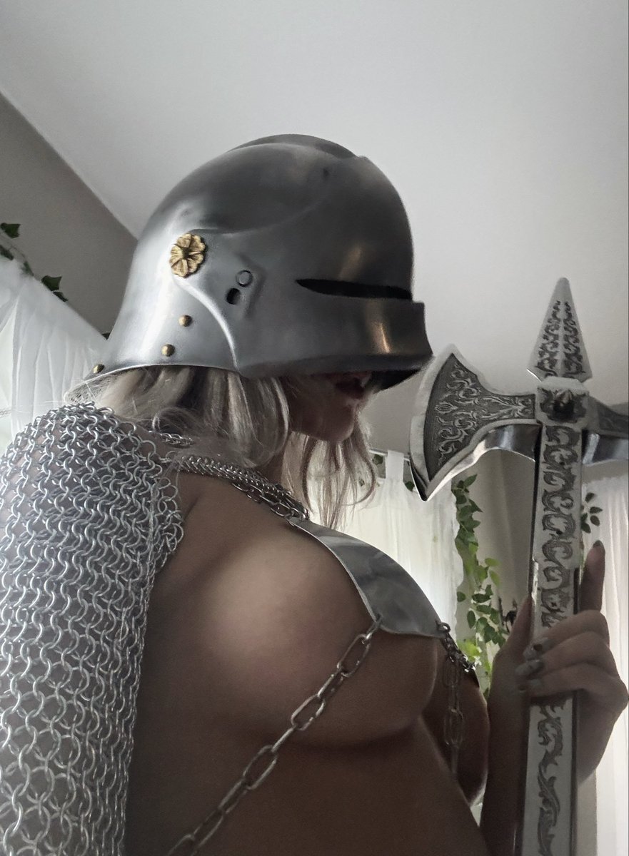Styrlingelf's tweet photo. 🫵🏻 speak thy favorite helm https://t.co/LBX5YeCQK5