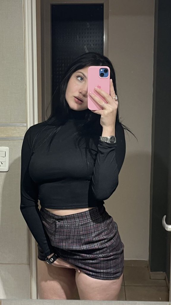 FreyaDusk's tweet photo. something about cute skirt makes me feel like being a little troublemaker today🤫 https://t.co/t9lmdapUN3