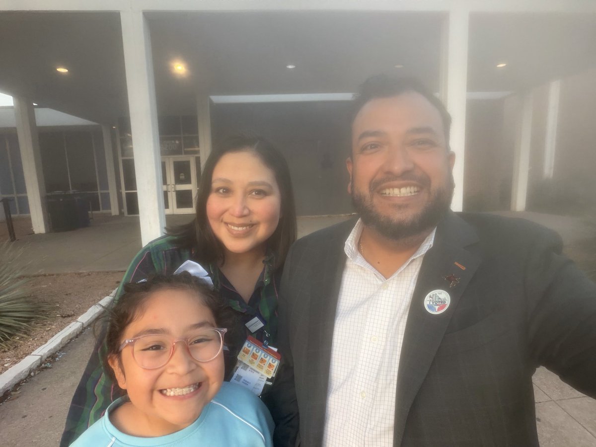 JesseForDallas's tweet photo. My family and I went out to vote, and Dallas showed up! 🗳️ 

Love seeing all the voters out on the first day of early voting!

Every vote counts — early vote through October 30!

Let’s do this! 💪🏽

For more information on voting, visit https://t.co/gb2rg1Gmg0 https://t.co/pXgVkCLyZf