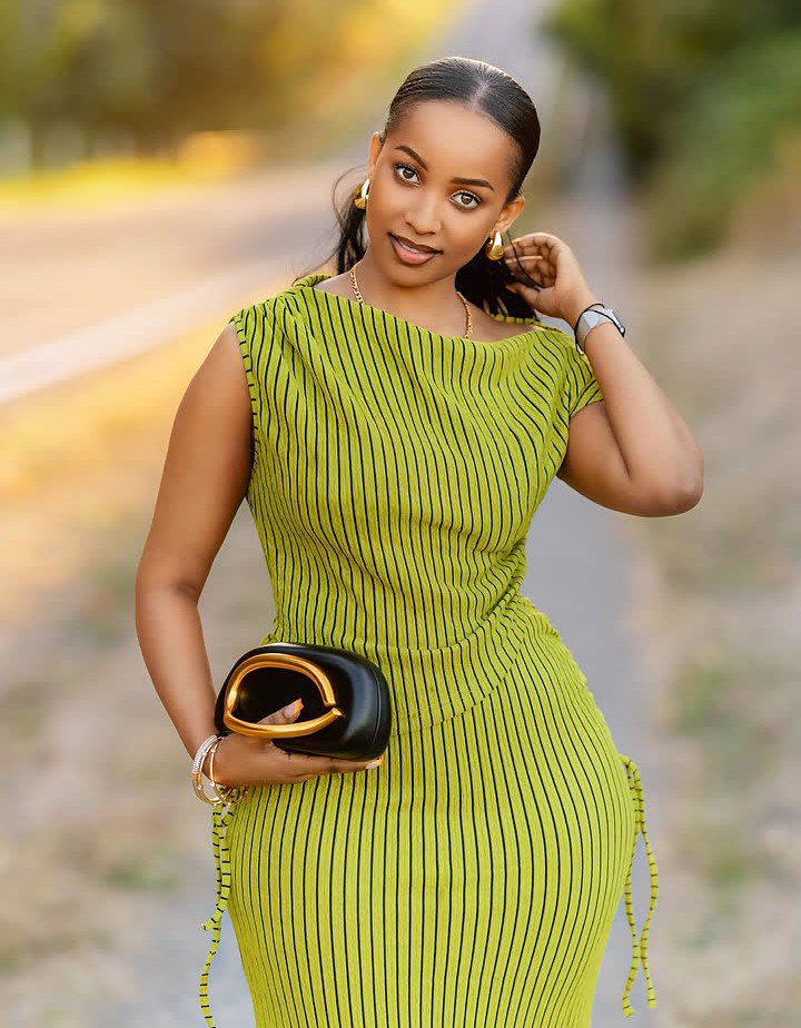 aime_mwizaa's tweet photo. When a lady is beautiful, Educated, and has Money but is still single at an advanced age , what could be the problem? 🤔 https://t.co/g3OffJ6xJM