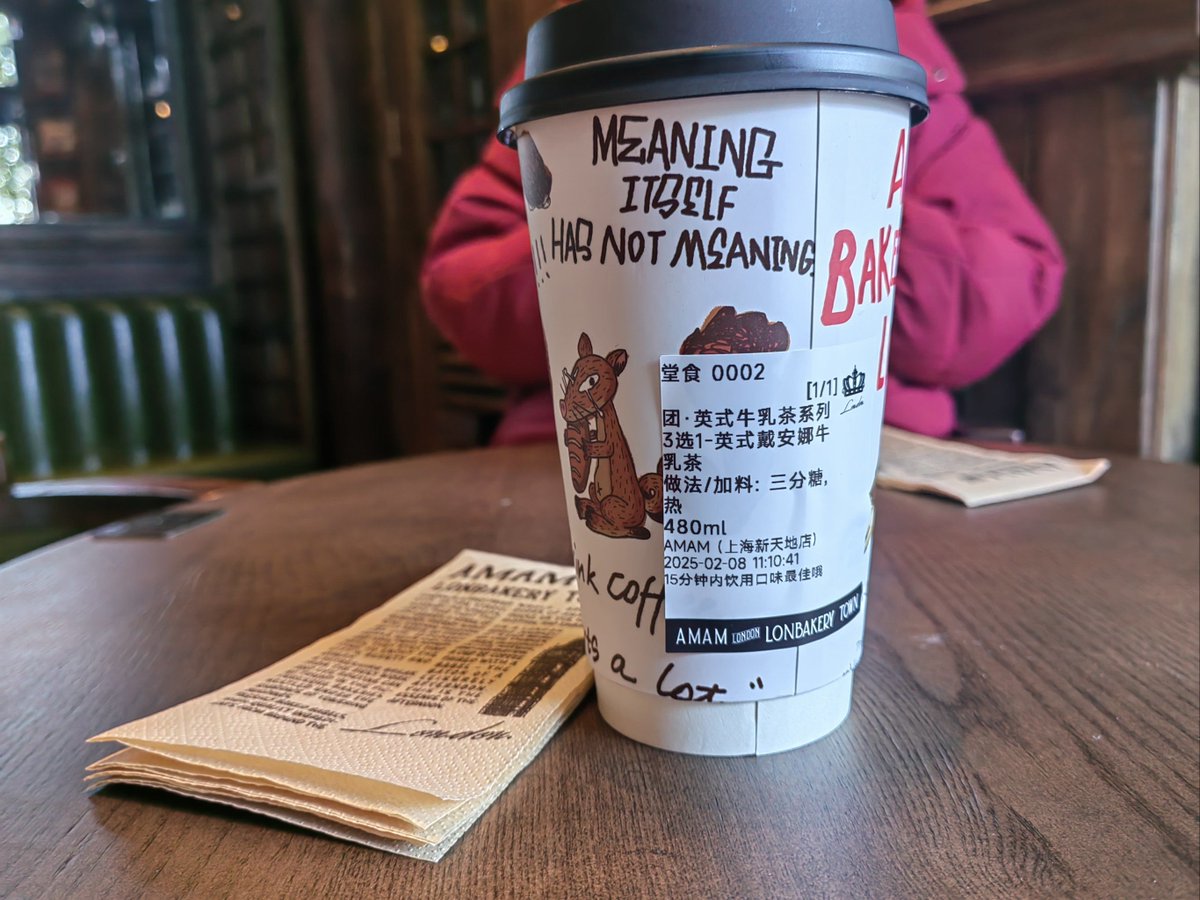 solsol0109's tweet photo. [今日はコーヒー屋さんで、立派な駱駝（だと）の置物を見つけた！ちょっと見とれちゃったけど、次に来たときはコーヒーを一杯おかわりしようっと]， https://t.co/sZxi83oku5